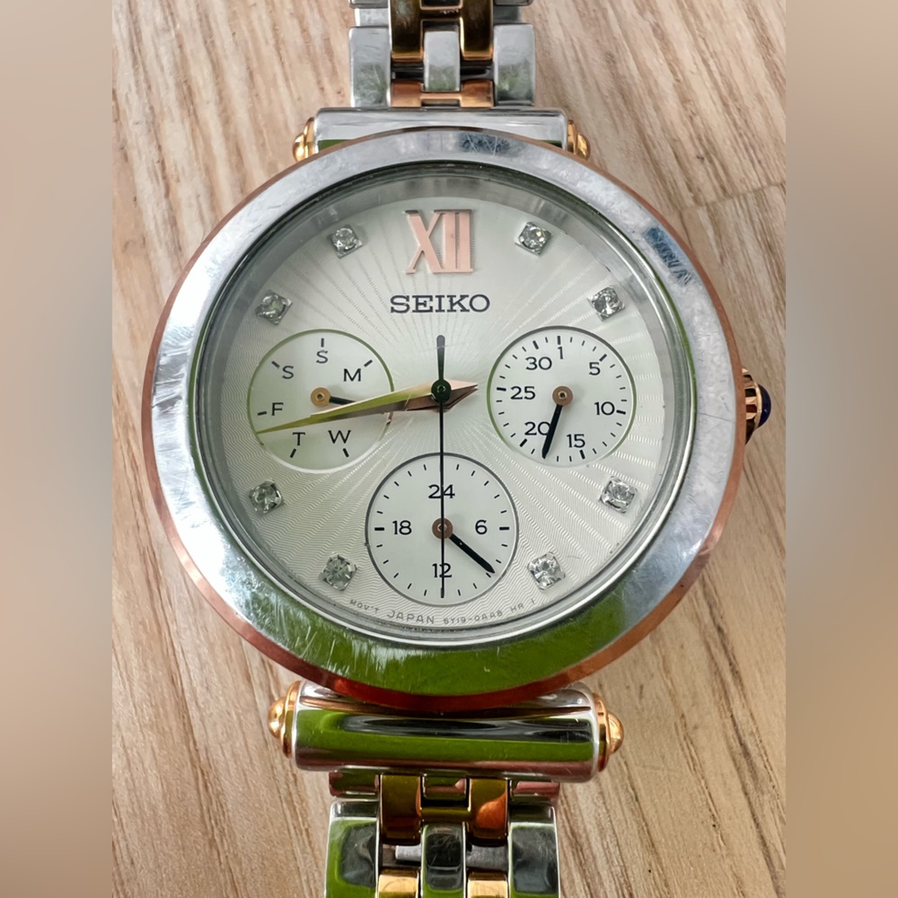 Seiko ladies silver tone rose gold tone dress watch NEW BATTERY